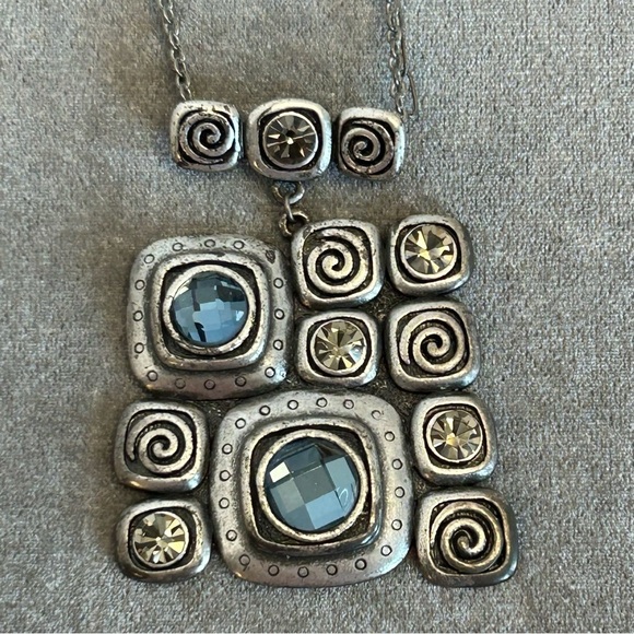 LATASIA chrome gray silver blue crystal rhinestone pendant necklace - Picture 1 of 8